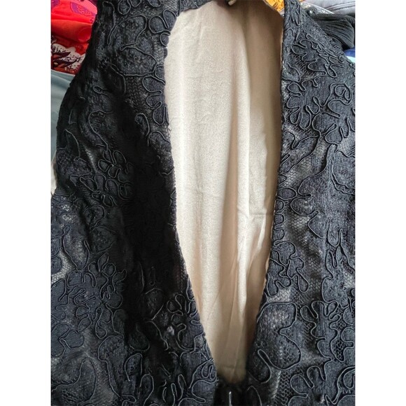 PrettyLittleThing Dress Womens Size M Black Floral Lace Peplum V-Neck Knee - Picture 5 of 5